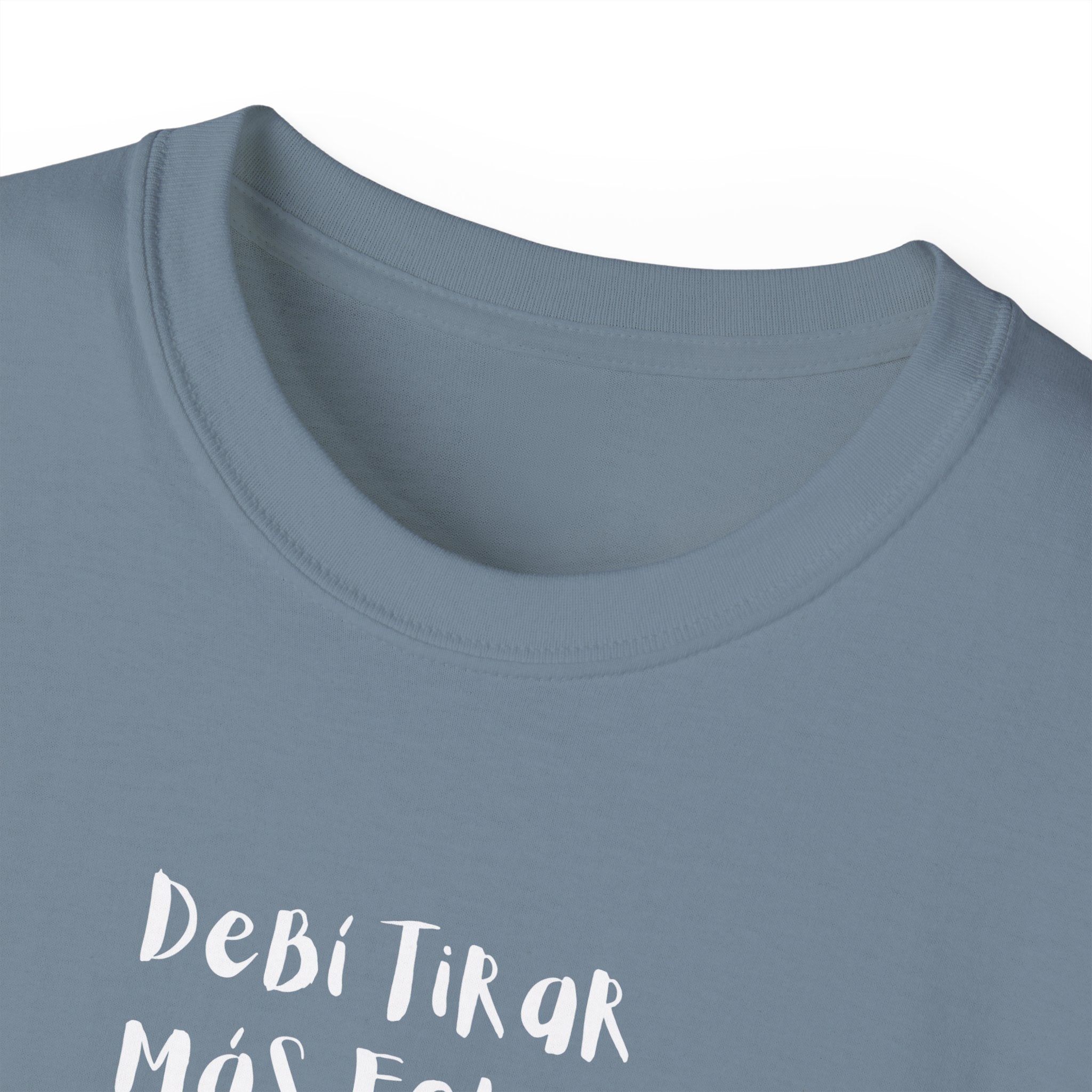 Benito Portrait Tee — "Debi Tirar más fotos" Graphic Cotton T-Shirt