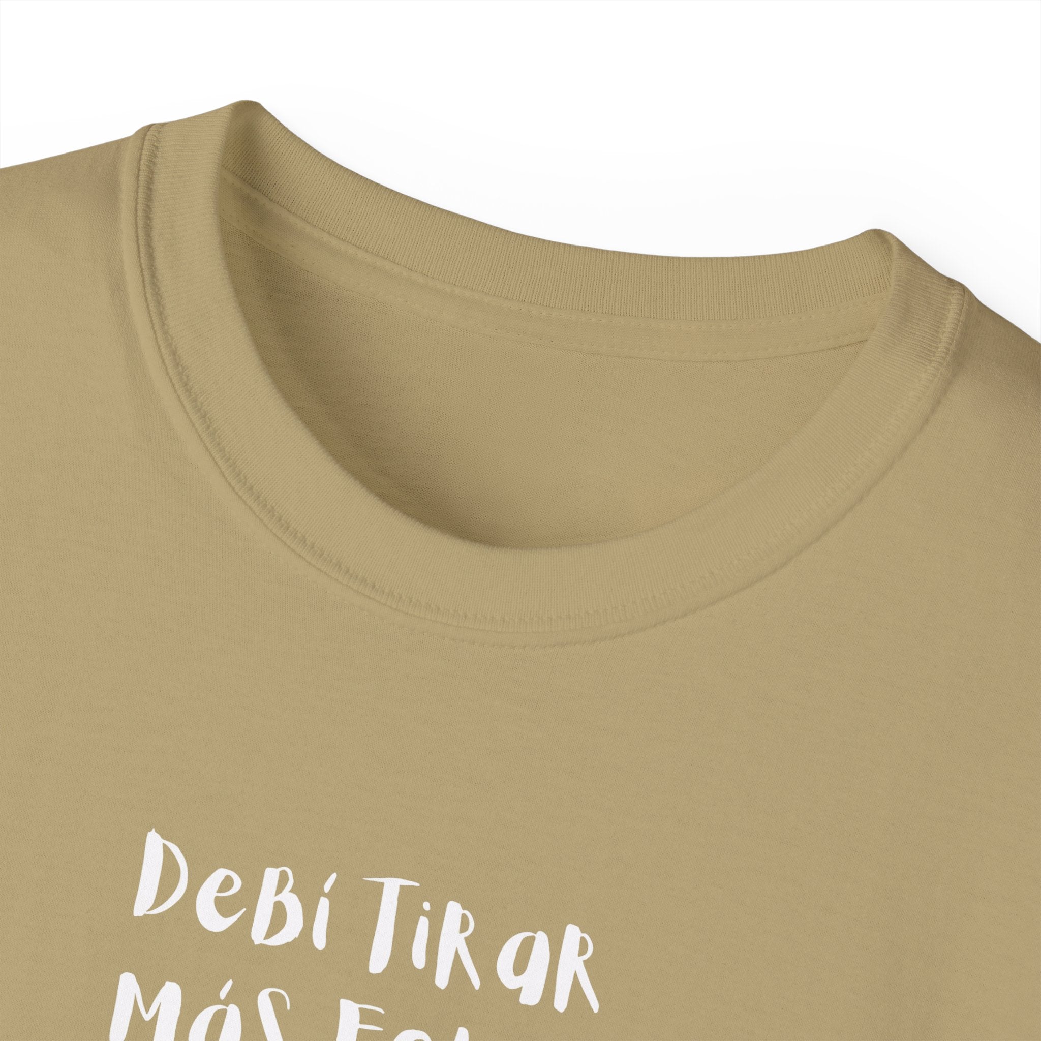 Benito Portrait Tee — "Debi Tirar más fotos" Graphic Cotton T-Shirt